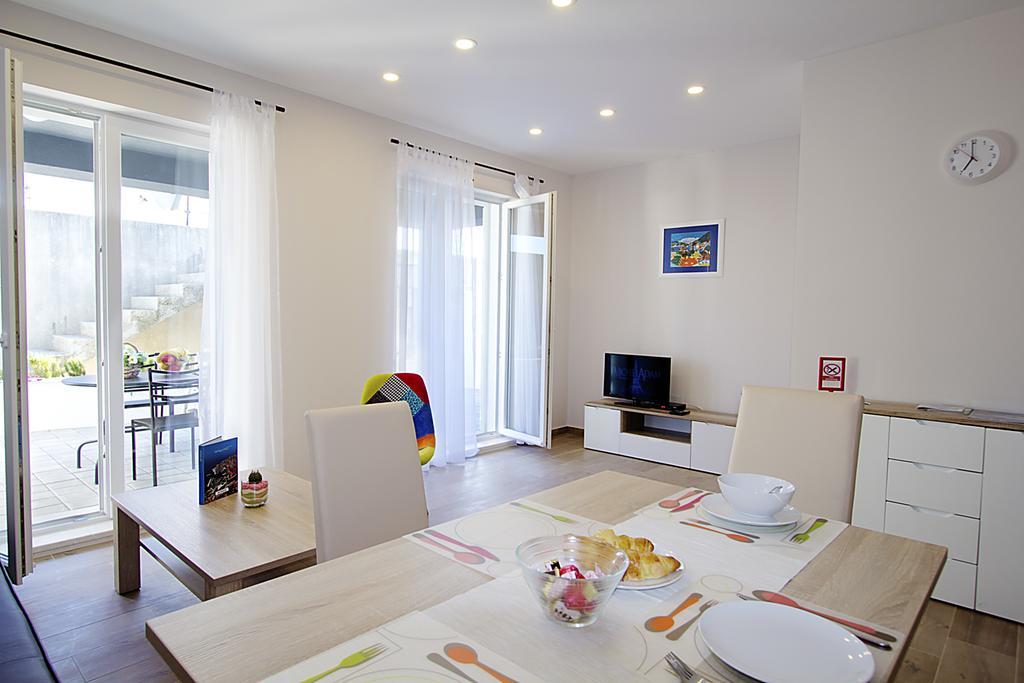 Palace 1 Djardin Apartman *